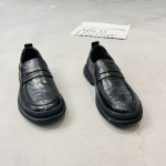 鳄鱼世家 广州鞋 新款 头层牛皮 内里真皮 脚垫真皮 40-44 货号：6525