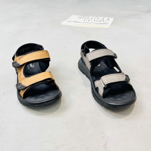 鳄鱼世家 广州鞋 新款 39-44 货号：7989
