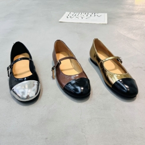 巳蔻 广州鞋 新款 进口油皮 脚垫牛皮 35-39 货号：933761