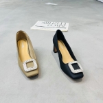 飞鸵 广州鞋 新款 丝绸牛皮 内里羊皮 脚垫羊皮 35-39 货号：R5295