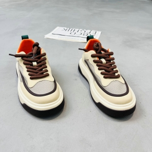鳄鱼世家 广州鞋 新款 真皮+单网 41-44 货号：52107