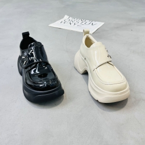轩美诗 广州鞋 新款 头层牛皮 内里羊皮 脚垫羊皮 36-39 货号：4321-5021