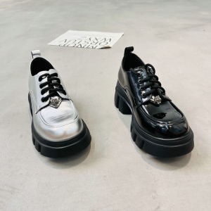 轩美诗 广州鞋 新款 头层牛皮 内里羊皮 脚垫羊皮 35-40 货号：4321-5023