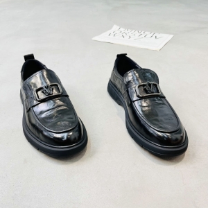 澳伦 广州鞋 新款 头层牛皮 内里真皮 脚垫牛皮 39-44 货号：7480