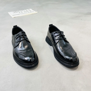 鳄鱼世家 广州鞋 新款 头层牛皮 脚垫牛皮 40-43 货号：819050