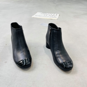 漫步佳人 广州鞋 新款 头层牛皮 36-40  货号：613161616