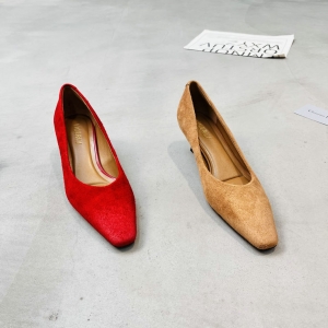 立驰俪 广州鞋 新款 头层牛皮 内里牛皮 脚垫牛皮 35-40 货号：2562-2