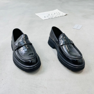 鳄鱼世家 广州鞋 新款 头层牛皮 内里羊皮 脚垫羊皮 39-43 货号：8907