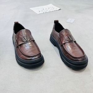 鳄鱼世家 广州鞋 新款 头层牛皮 内里牛皮  脚垫牛皮 39-43 货号：1967-7