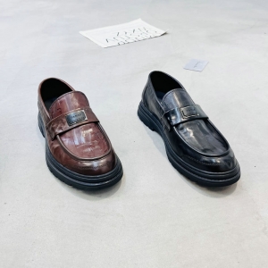 鳄鱼世家 广州鞋 新款 头层牛皮 脚垫真皮 38-43 货号：258BS-2123