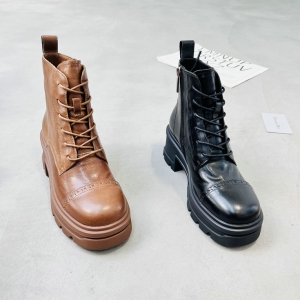 艾曼柯尔 广州鞋 新款 头层牛皮 脚垫牛皮 35-39 货号：815218