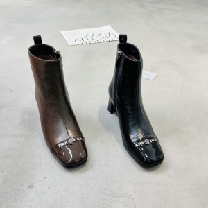 弗洛丹尼 广州鞋 新款 头层牛皮 脚垫羊皮 35-40 货号：026147