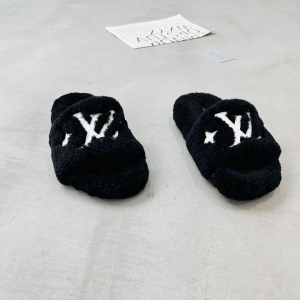 2288 广州鞋 新款 真羊毛 34-38货号：1688-83