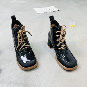 飞鸵 广州鞋 新款 头层牛皮 内里超柔 脚垫真皮 35-40 货号：AZ392