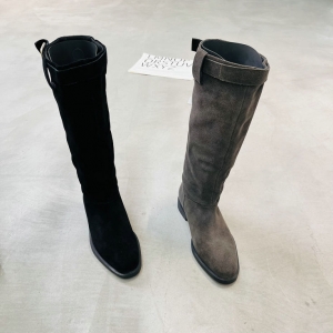 樱歌 广州鞋 新款 头层牛皮 脚垫牛皮 34-39 货号：937-100