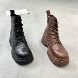 樱歌 广州鞋 新款 手抓牛皮 脚垫真皮 35-39 货号：558-558