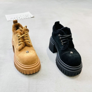 樱歌 广州鞋 新款 真皮 大棉 34-39 货号：2215-9