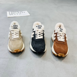 热爆88 广州鞋 新款 头层牛皮 羊毛 大棉 36-39 货号：813-8