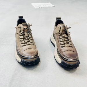 智威龙 广州鞋 新款 头层牛皮 内里超柔 脚垫真皮 39-44 货号：8432028