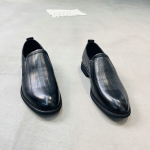 鳄鱼世家 广州鞋 新款 头层牛皮 内里真皮 脚垫真皮 39-43 货号：018-01