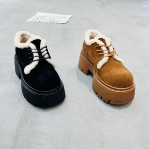 樱歌 广州鞋 新款 油丝绒牛皮 内里全羊毛 大棉 36-39 货号：288-31