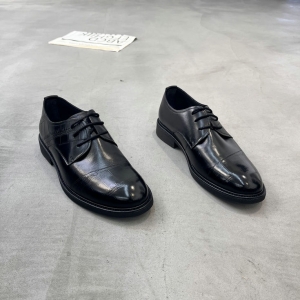 鳄鱼世家 广州鞋 新款 头层牛皮 脚垫牛皮 39-42货号:5710