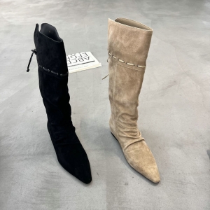 立雅秀 广州鞋 新款 高丝光牛京皮 脚垫羊皮 35-39 货号：8620-8