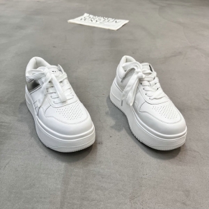 柏宏图 广州鞋 新款 真皮  脚垫羊皮 35-39 货号：3566-212