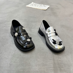 樱歌 广州鞋 新款 手抓金属皮 内里羊皮 脚垫羊皮 34-39 货号：9069-17