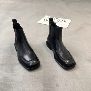 柏宏图 广州鞋 新款 胎牛皮 内里真皮 脚垫真皮 35-38 货号：3566-658