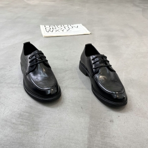 鳄鱼世家 广州鞋 新款 头层牛皮 脚垫牛皮 40-43 货号：816620