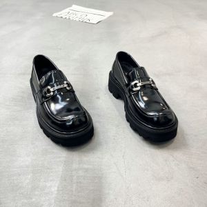 鳄鱼世家 广州鞋 新款 头层牛皮 内里羊皮 脚垫牛皮 38-43 货号：258BS-921