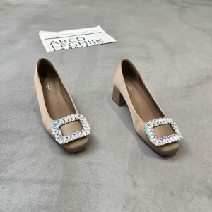 22.88 广州鞋 新款 内里羊皮 脚垫羊皮 34-38 货号：737-056