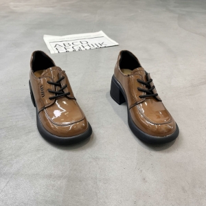 22.88 广州鞋 新款 真皮 35-38货号：1688-61