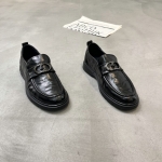 鳄鱼世家 广州鞋 新款 头层牛皮 脚垫真皮 38-43 货号：28068