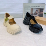 樱歌 广州鞋 新款 头层牛皮 内里羊皮 脚垫羊皮 34-39 货号：558-032