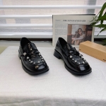 樱歌 广州鞋 新款 手抓金属皮 内里羊皮 脚垫羊皮 34-39 货号：9069-5