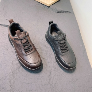 鳄鱼世家 广州鞋 新款 头层牛皮 脚垫真皮 38-44 货号：28079