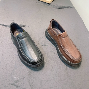 鳄鱼世家 广州鞋 新款 头层牛皮 内里真皮 脚垫真皮 38-44 货号：821-1