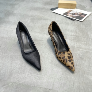 立驰俪 广州鞋 新款 胎牛毛 内里羊皮 脚垫羊皮 36-39 货号：2568-5