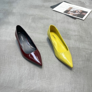 立驰俪 广州鞋 新款 头层牛皮 内里羊皮 脚垫羊皮 35-39 货号：3902-1