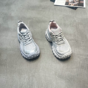 芭卜瑞 广州鞋 新款 真皮+单网 脚垫真皮 35-40 货号：4252058