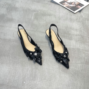 栢丽诗图 广州鞋 新款 35-40 货号：6990-558