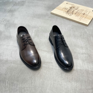 鳄鱼世家 广州鞋 新款 头层牛皮 脚垫真皮 39-43 货号：81668