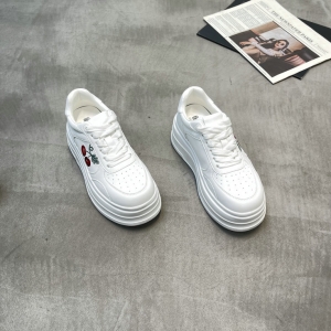 柏宏图 广州鞋 新款 真皮 内里羊皮 脚垫羊皮 36-38 货号：8668-868