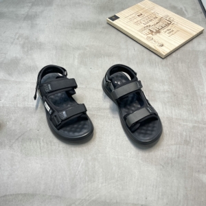 鳄鱼世家 广州鞋 新款 45-46 货号：SD660