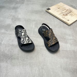 鳄鱼世家 广州鞋 新款 40-43 货号：7988