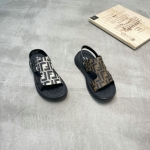 鳄鱼世家 广州鞋 新款 40-43 货号：7988