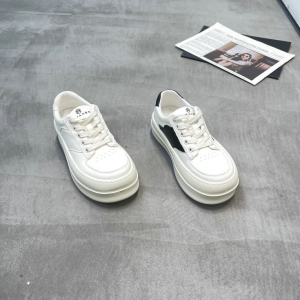 漫步佳人 广州鞋 新款 头层牛皮 内里羊皮 脚垫羊皮35-39货号：4552