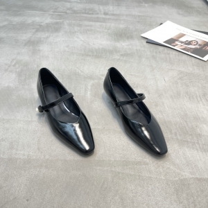 巳蔻 广州鞋 新款 头层牛皮 内里羊皮 脚垫羊皮 35-39 货号：2-650